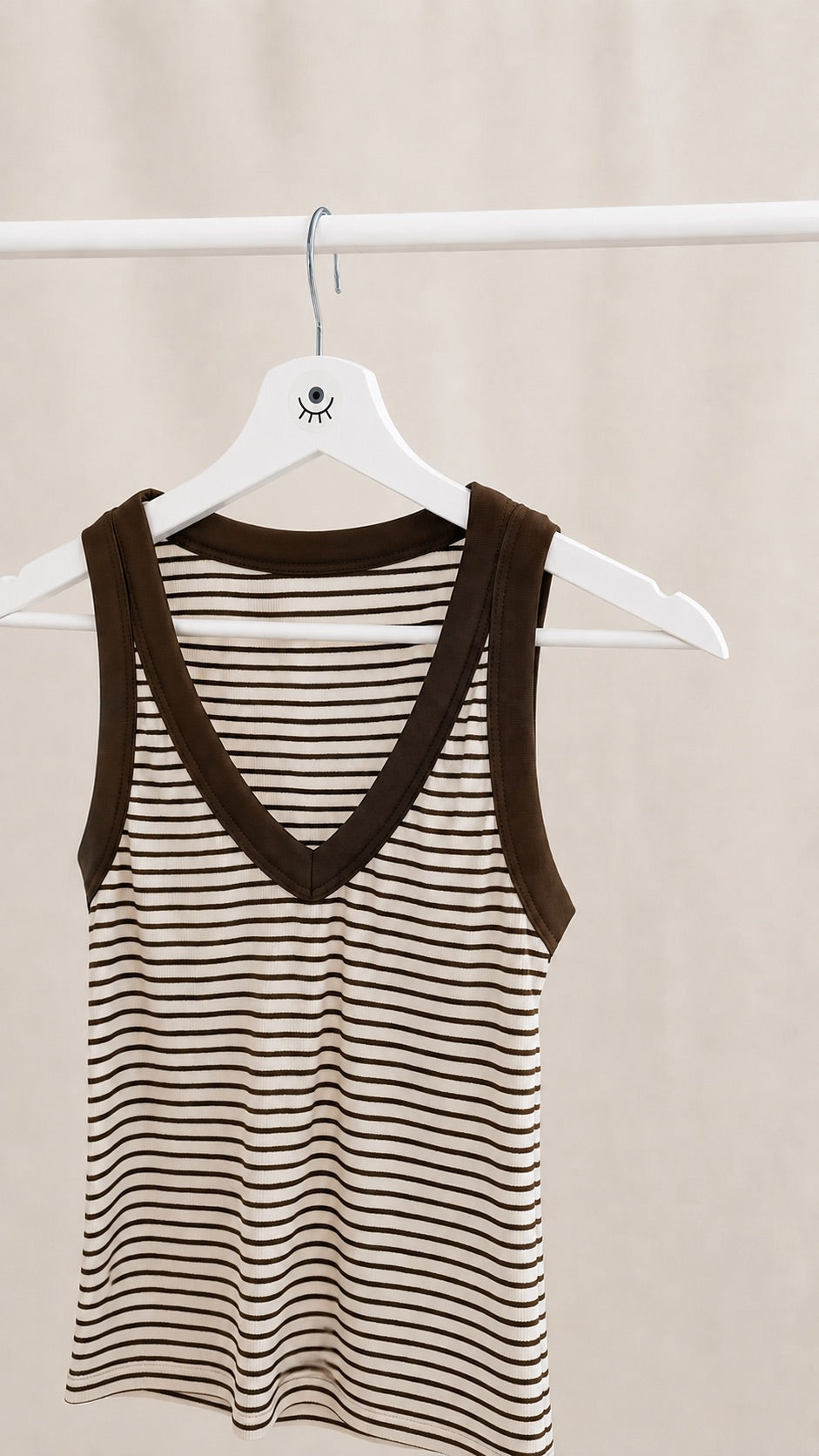 Top de rayas sin mangas con escote en V – básico elegante y favorecedor