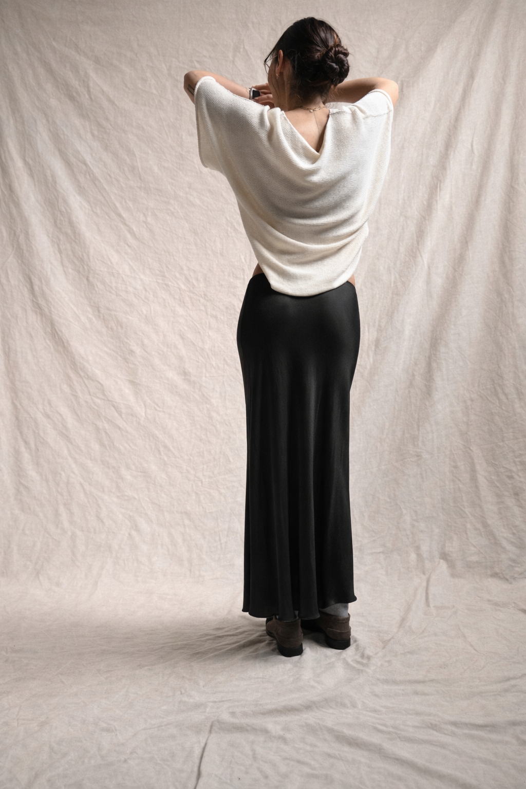 Falda Satinada Midi Negro