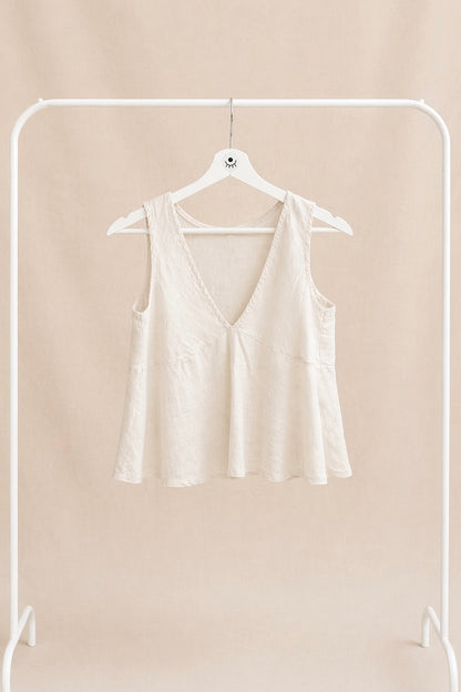 Top de Lino Estilo Minimalista con Escote en V Beige