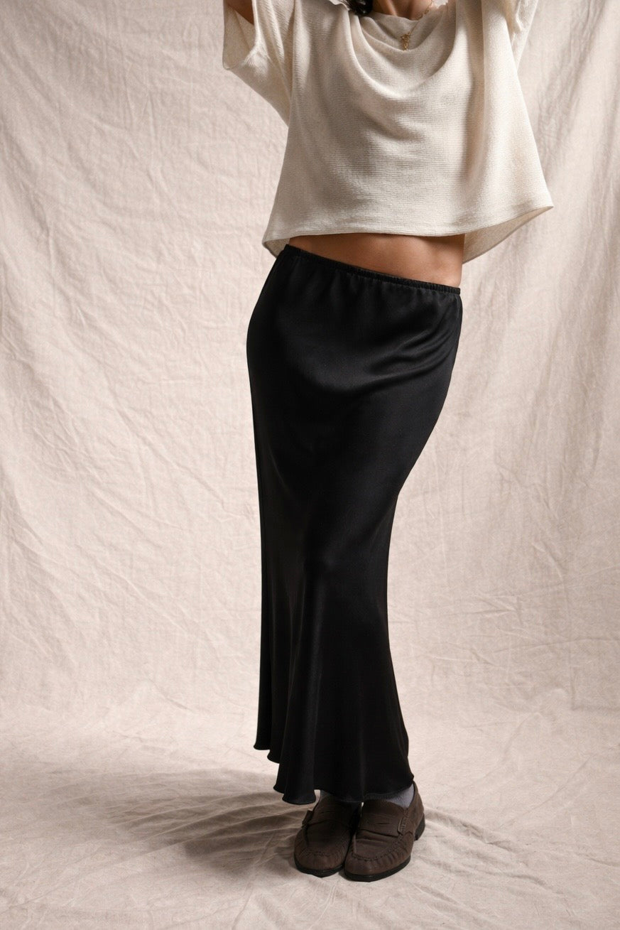 Falda Satinada Midi Negro