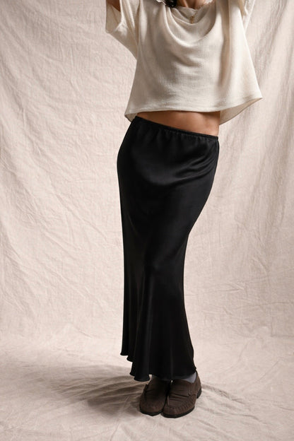 Falda Satinada Midi Negro