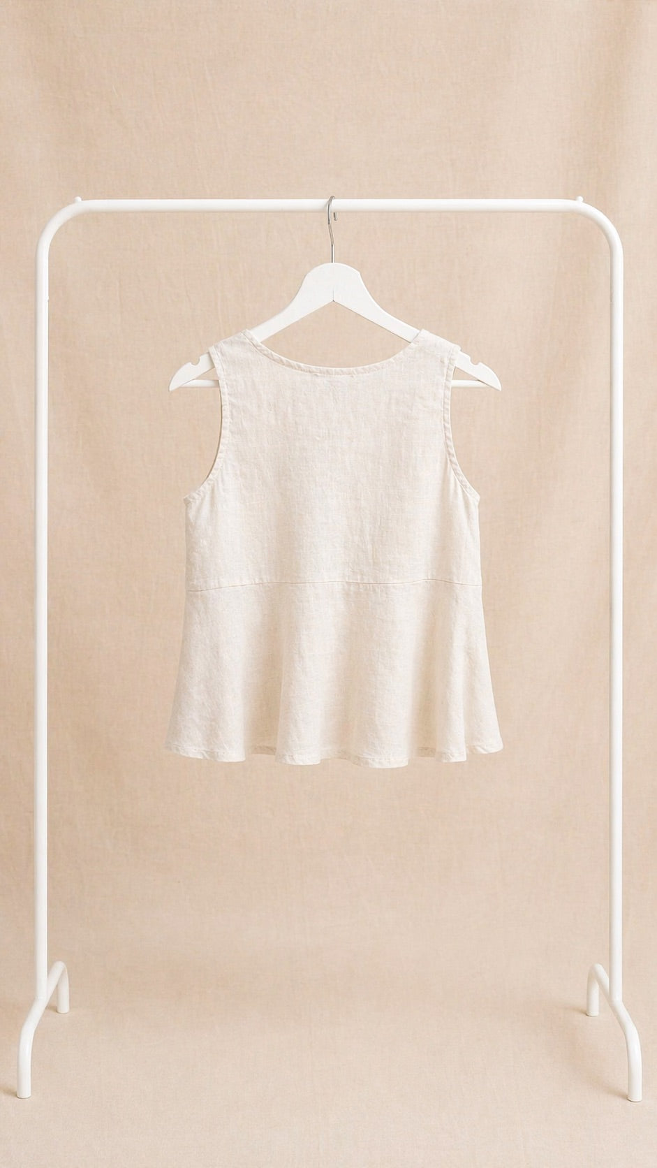 Top de Lino Estilo Minimalista con Escote en V Beige