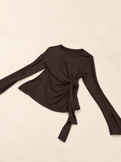 Camiseta ajustada de manga larga con nudo lateral