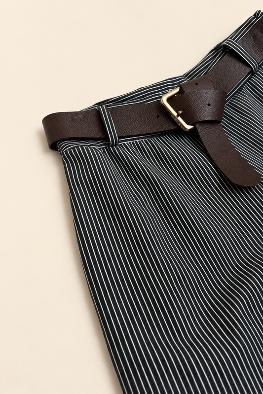 Pantalón ancho elástico de rayas con cinturón