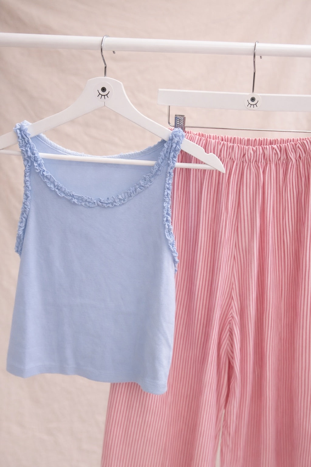 Top de Tirantes Azul con Detalle Fruncido