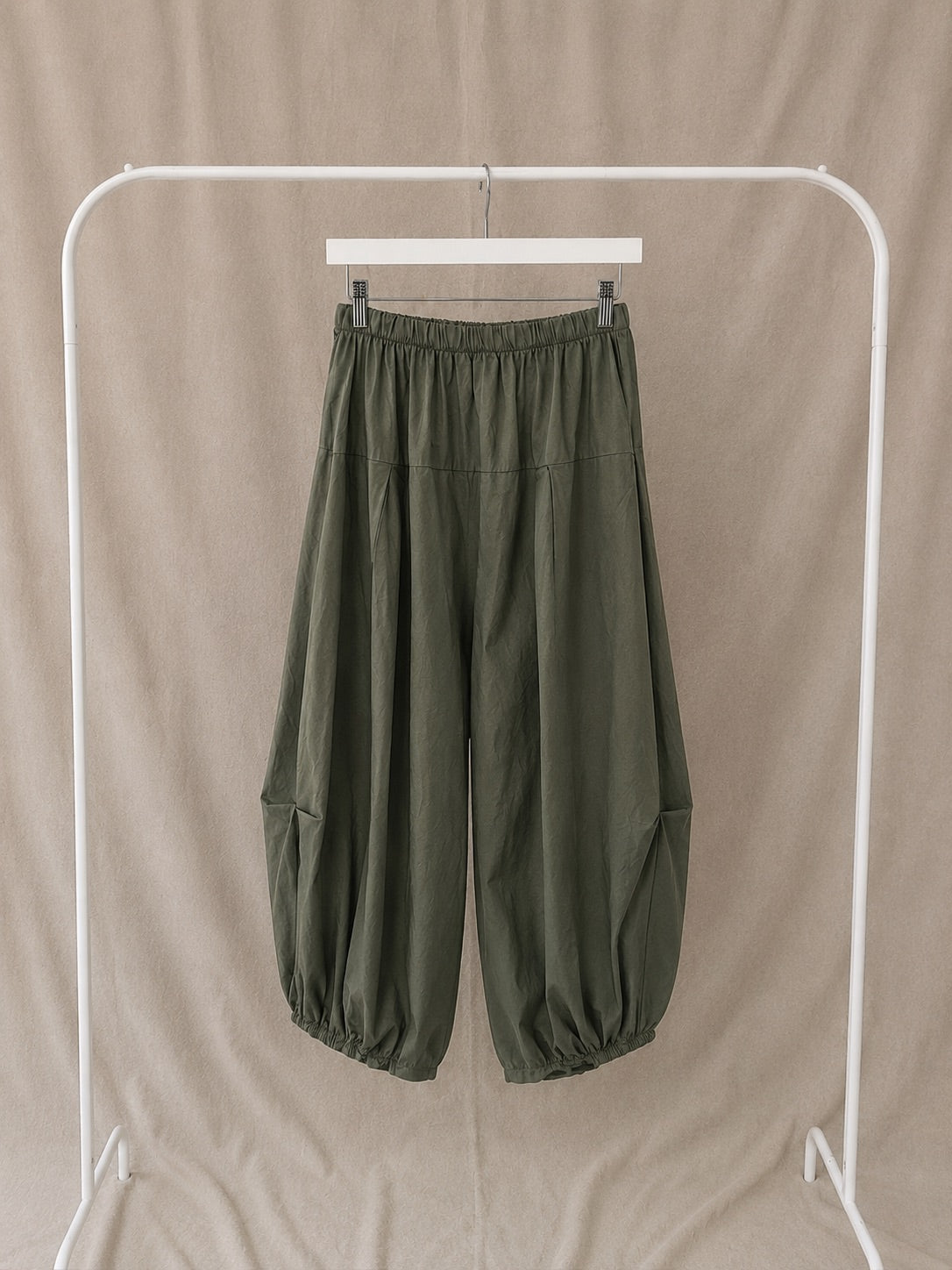 Pantalón bombacho verde de algodón – cintura elástica y bajo ajustado cómodo