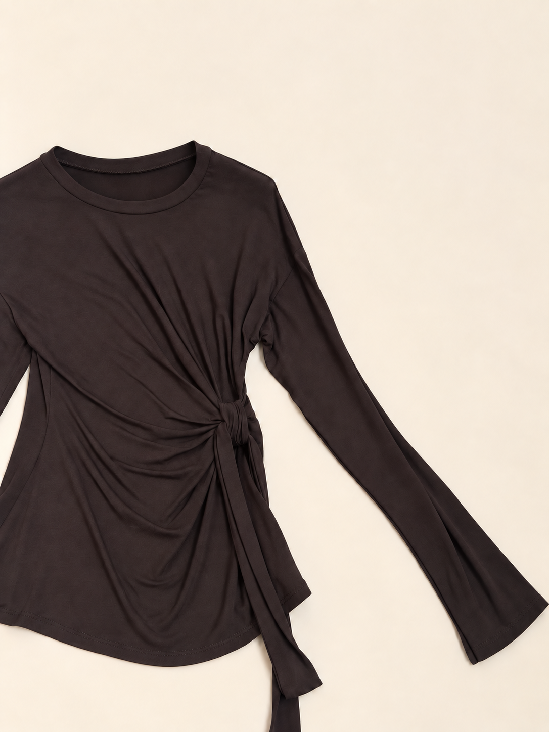 Camiseta ajustada de manga larga con nudo lateral
