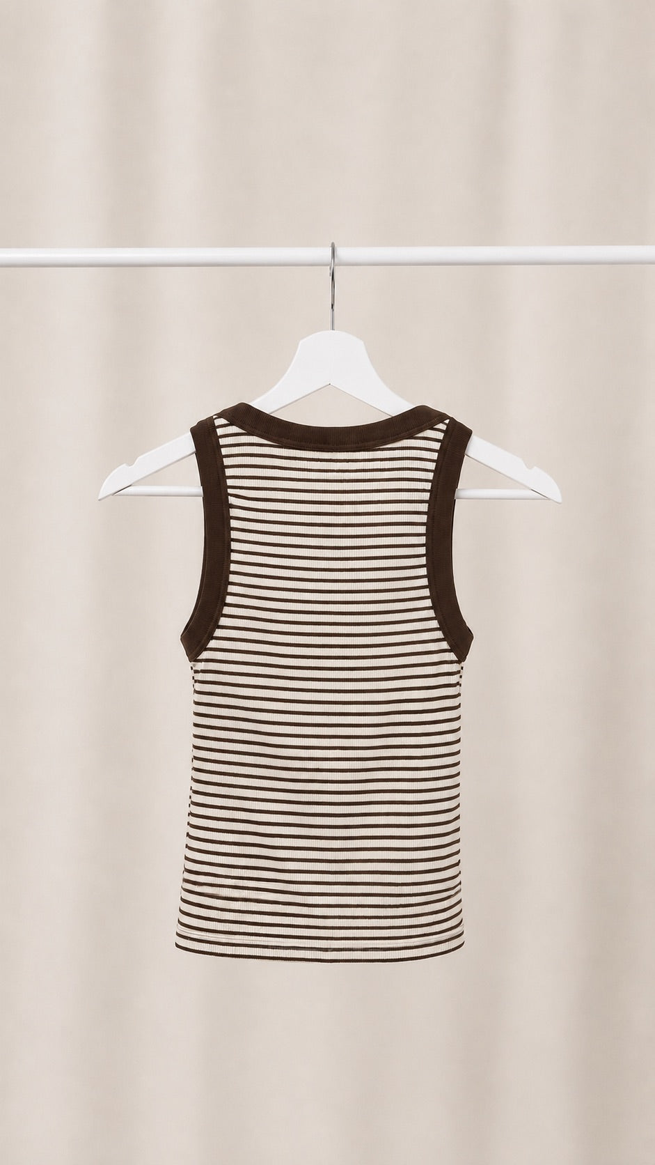 Top de rayas sin mangas con escote en V – básico elegante y favorecedor
