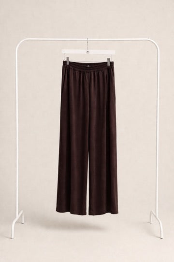 Pantalón marrón fluido de pierna ancha – cintura elástica cómoda