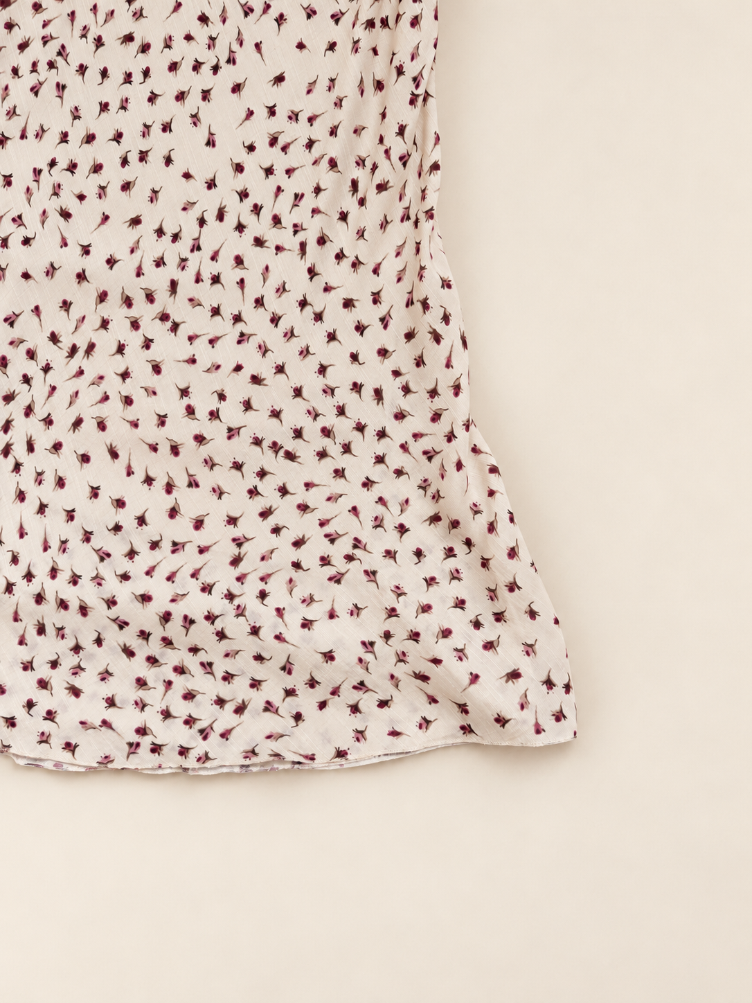 Falda midi fluida con estampado de flores pequeñas