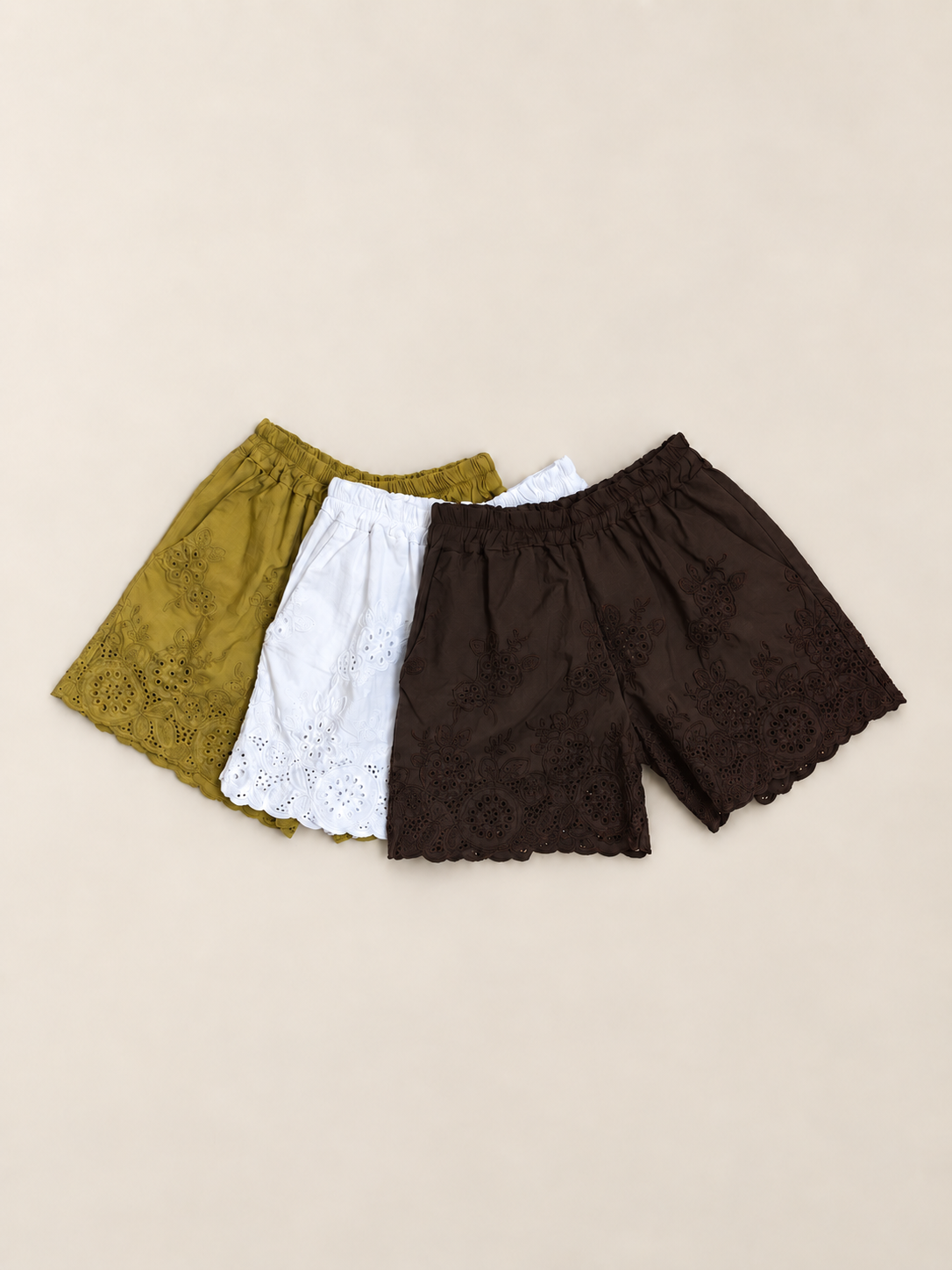 Shorts de algodón con bordado floral y cintura elástica – estilo boho