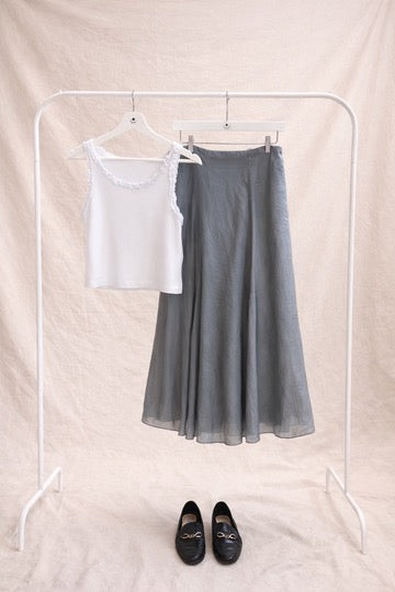 Falda Midi Blanca Fluida de Gasa Azul