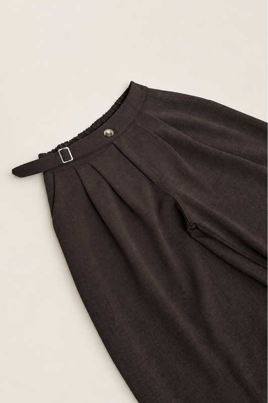 Pantalón bombacho marrón chocolate con pinzas y cinturón ajustable