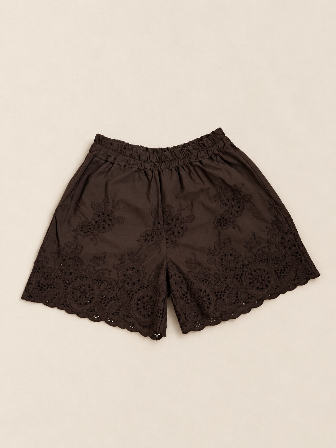 Shorts de algodón con bordado floral y cintura elástica – estilo boho
