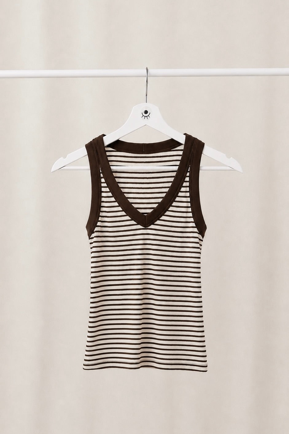 Top de rayas sin mangas con escote en V – básico elegante y favorecedor