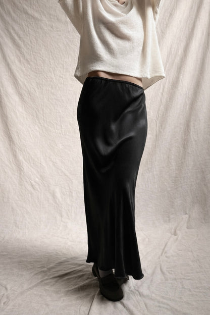 Falda Satinada Midi Negro