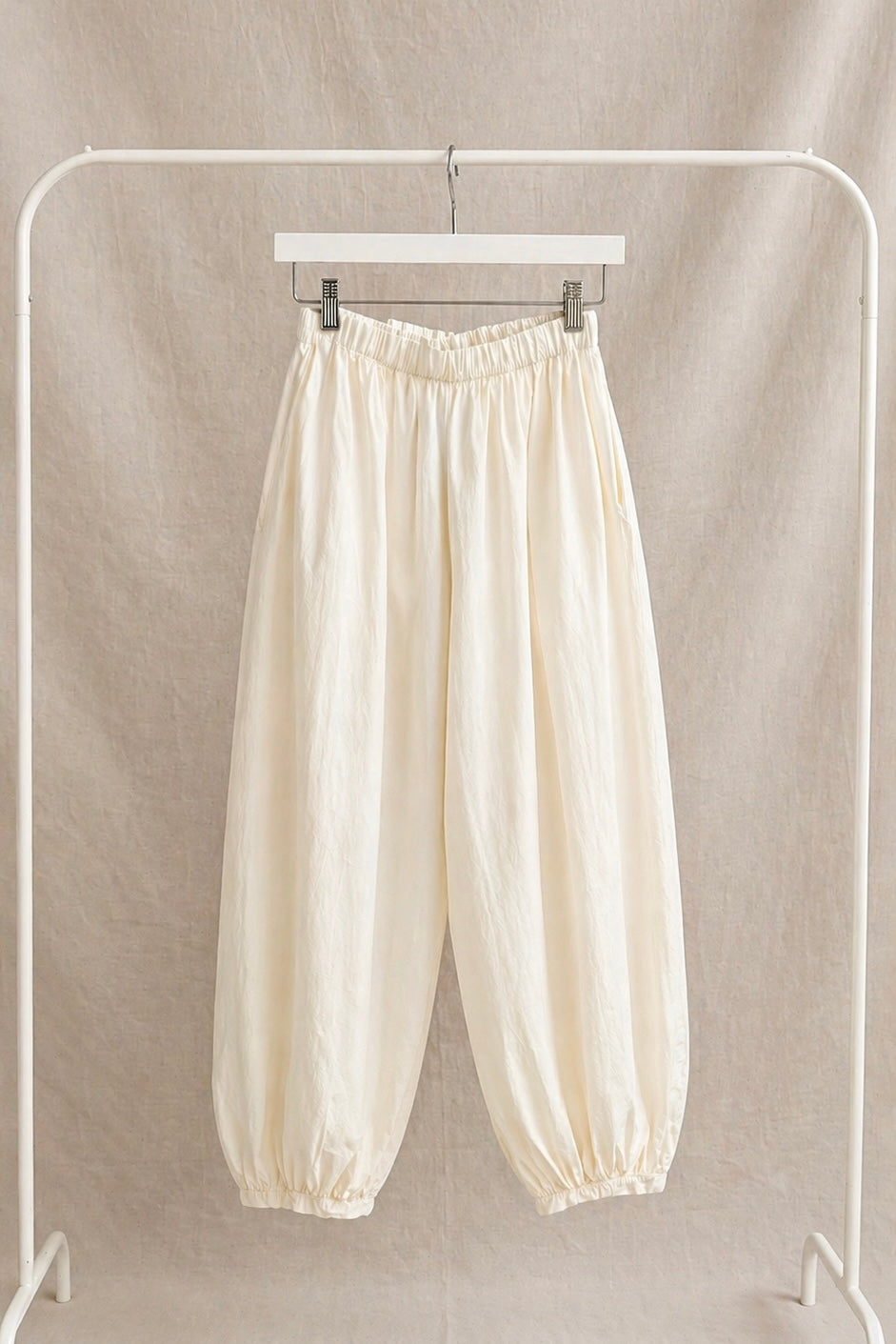 Pantalón bombacho blanco de algodón – cintura elástica y bajo ajustado cómodo