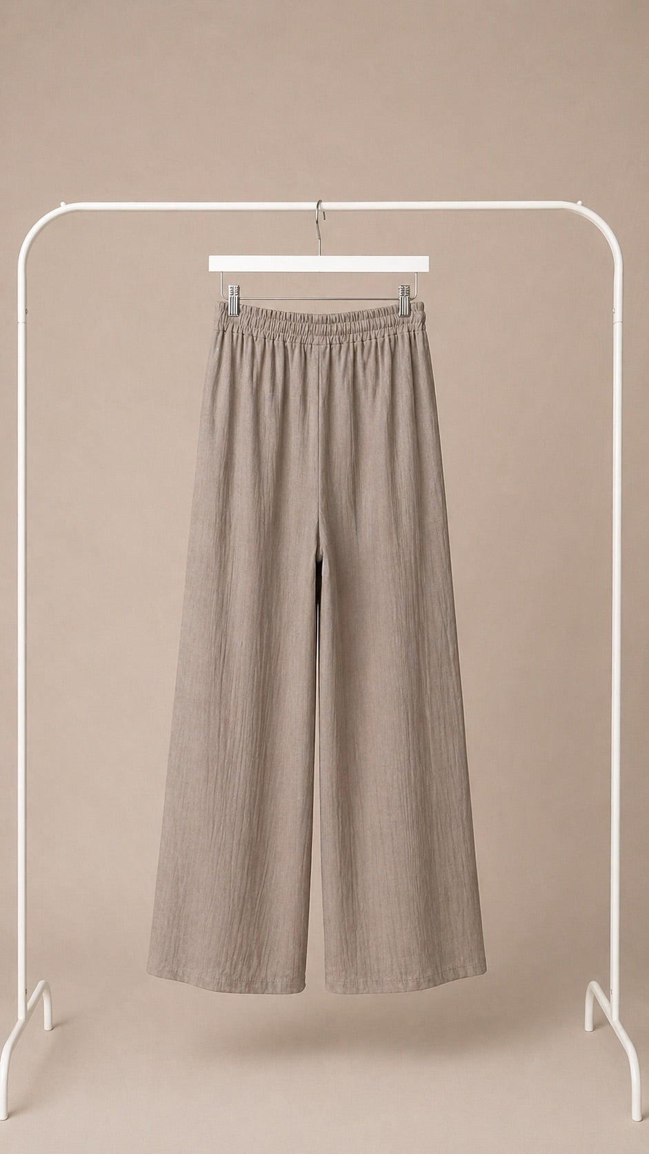 Pantalón fluido ligero beige con bolsillos – pierna ancha y cintura elástica