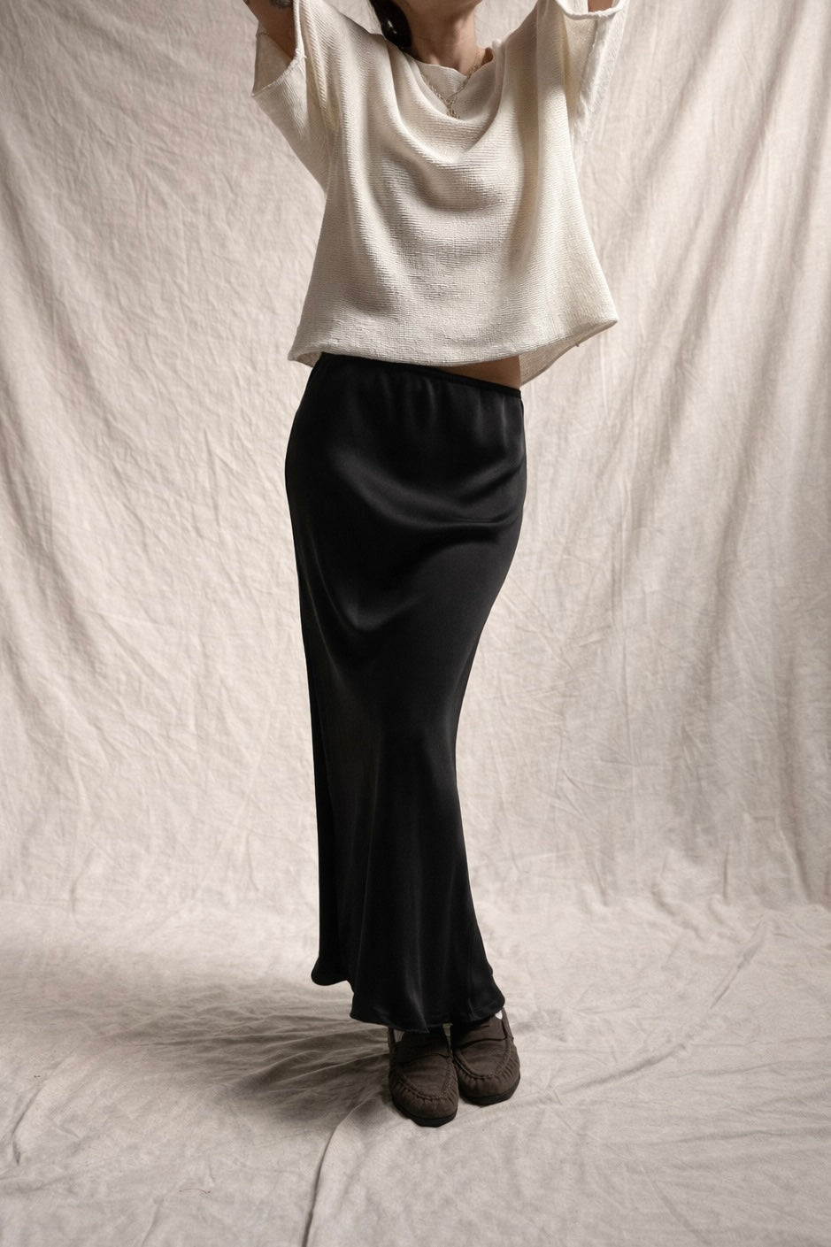 Falda Satinada Midi Negro