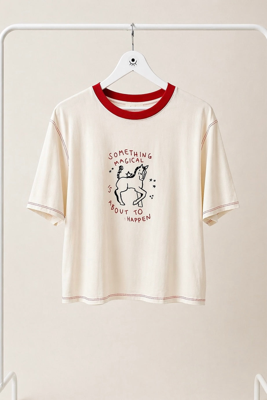 Camiseta de algodón con diseño de unicornio roja y beige
