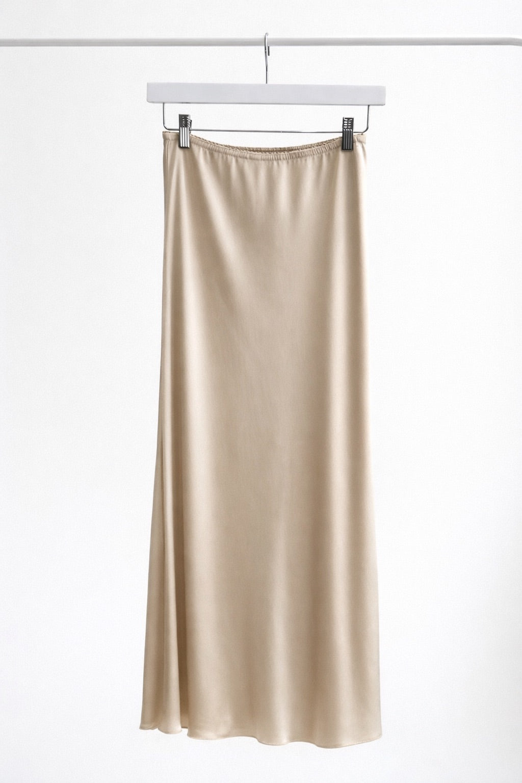 Falda Satinada Midi Beige