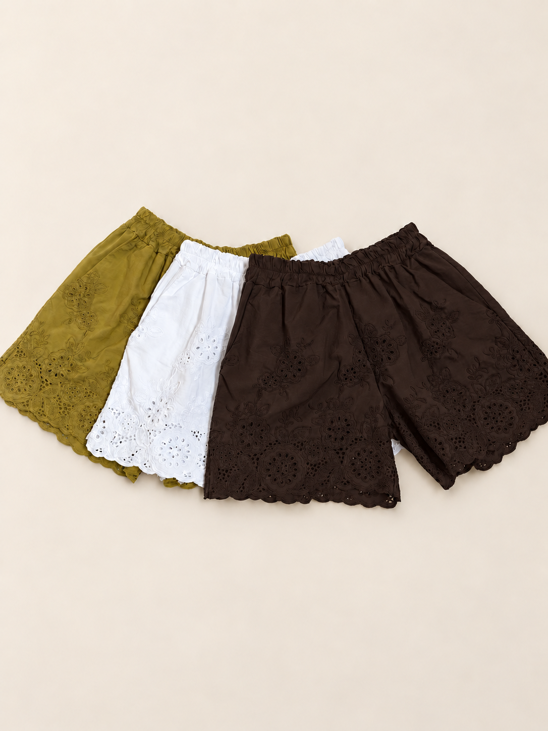 Shorts de algodón con bordado floral y cintura elástica – estilo boho