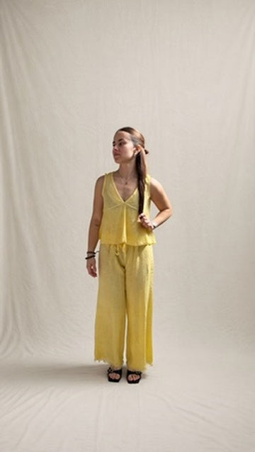 Top de Lino Estilo Minimalista con Escote en V Amarillo