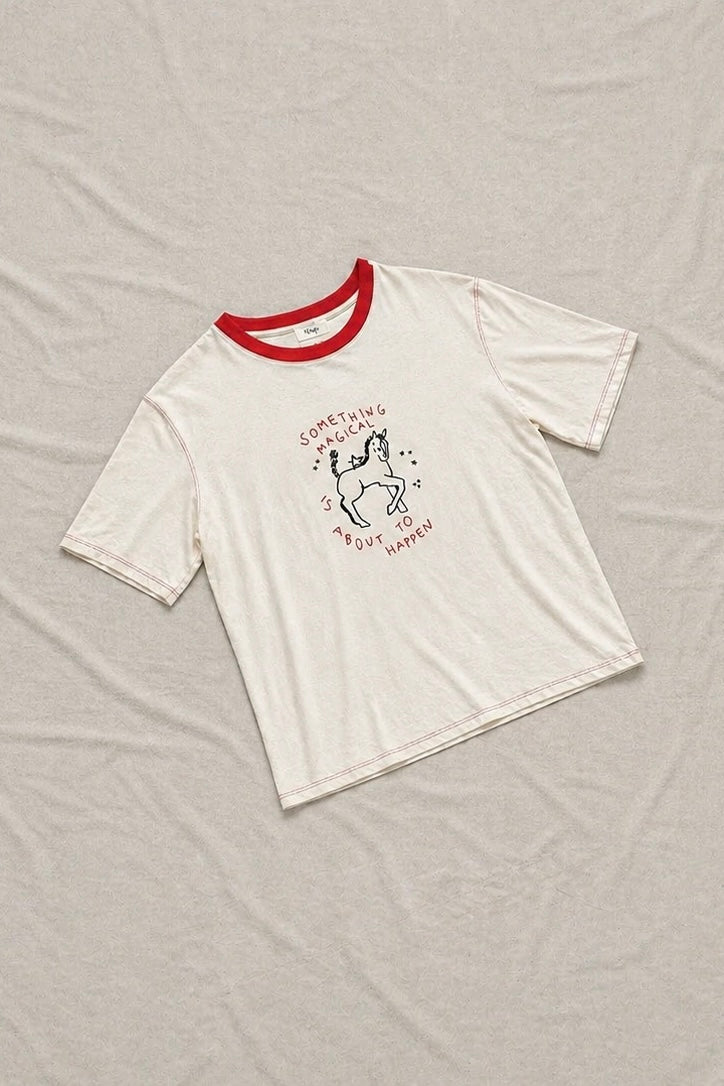 Camiseta de algodón con diseño de unicornio roja y beige