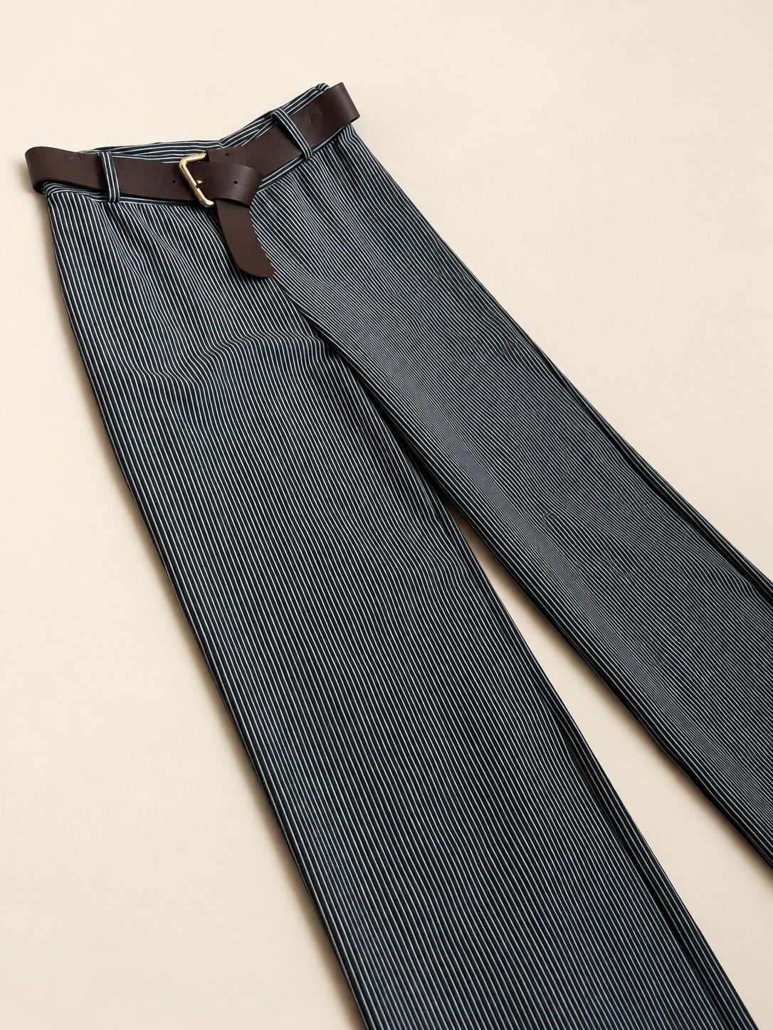 Pantalón ancho elástico de rayas con cinturón