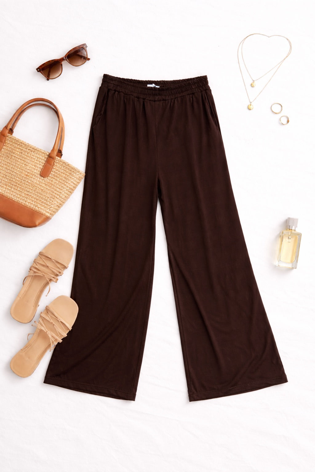 Pantalón marrón fluido de pierna ancha – cintura elástica cómoda