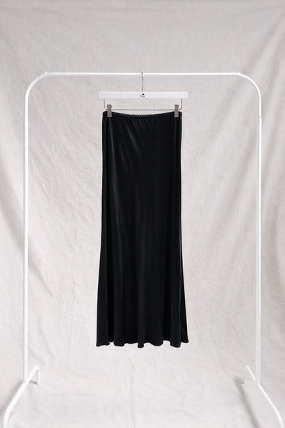 Falda Satinada Midi Negro