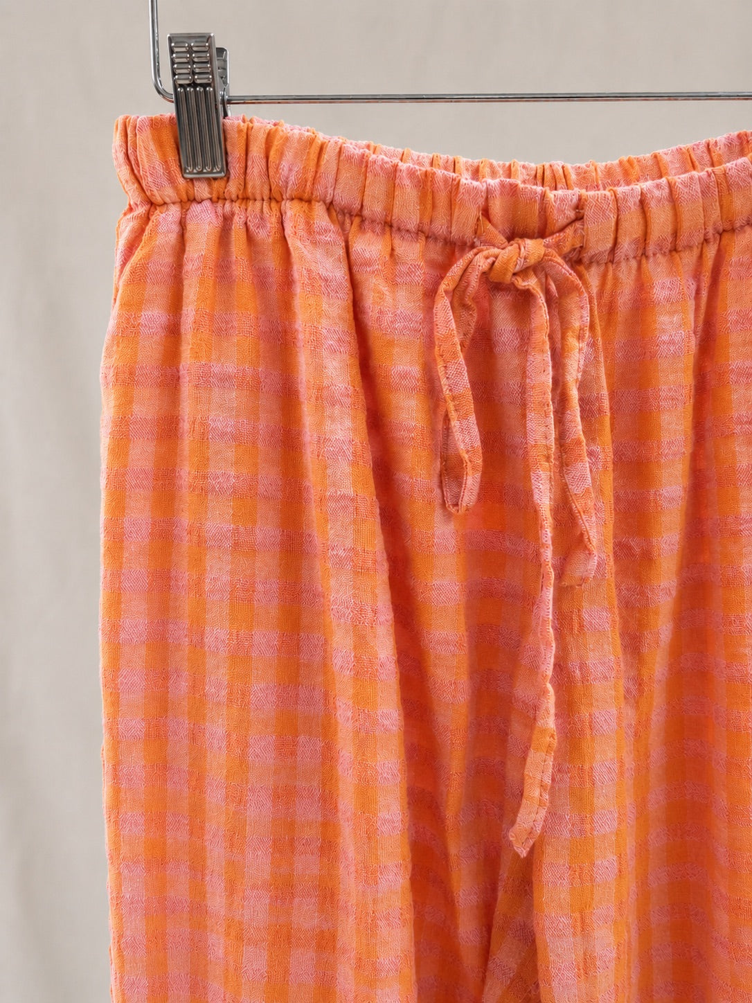 Pantalón Cuadros Rosa y Naranja | Fresco, Cómodo y Moderno