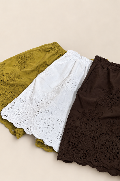 Shorts de algodón con bordado floral y cintura elástica – estilo boho