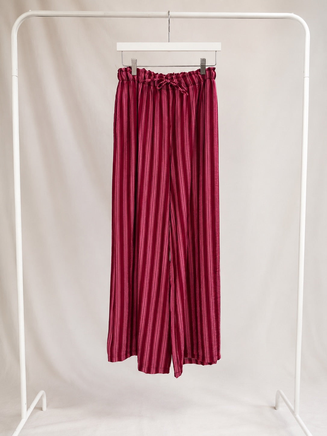 Pantalón Palazzo Rayas Fucsia | Fresco, Elegante y Moderno