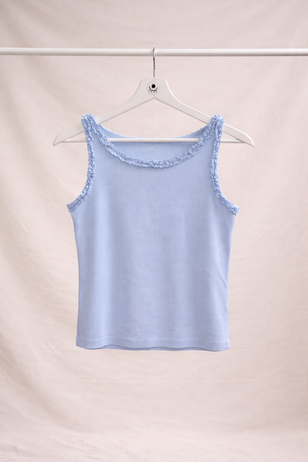 Top de Tirantes Azul con Detalle Fruncido