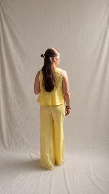 Top de Lino Estilo Minimalista con Escote en V Amarillo