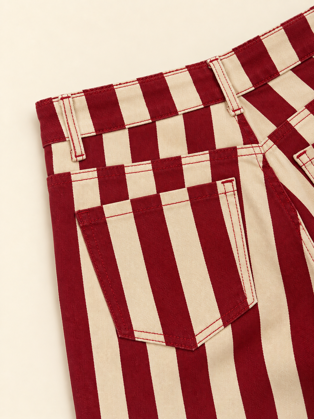 Pantalón Vaquero de Rayas Rojas y Beige para Mujer | Corte Recto
