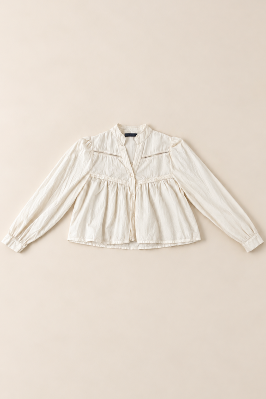 Blusa romántica beige con bordados y manga abullonada